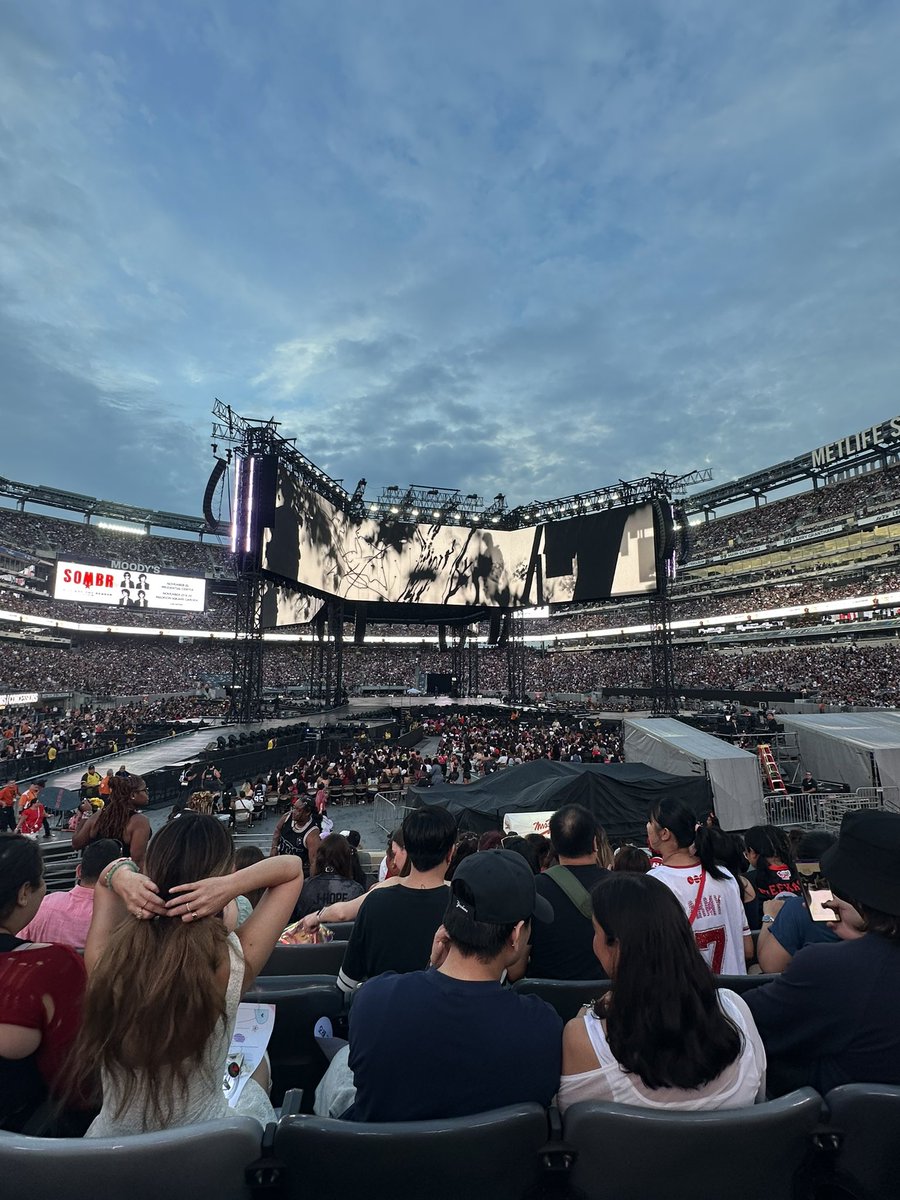 thkvae's tweet photo. :3 metlife pt2 good 2 be back after 7yrs https://t.co/K8OR61LYwP