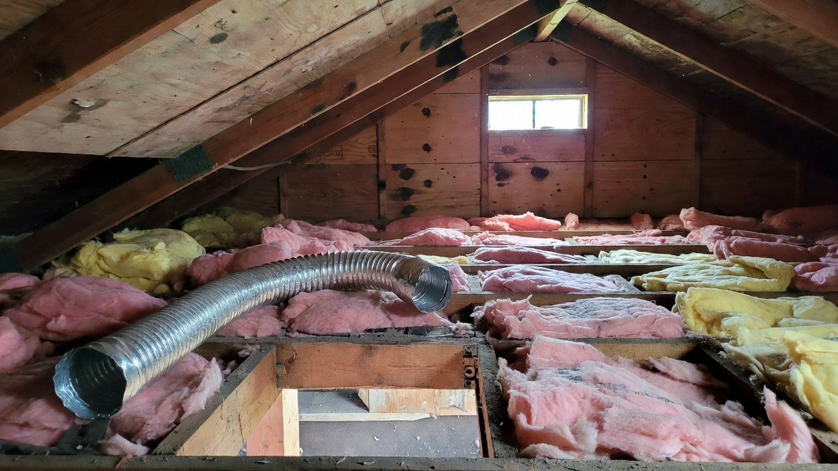 MuelverRealty's tweet photo. Buyers: open the attic hatch on a tour when you can.

Look for insulation depth, staining under the roof deck, and whether bathroom fans vent outside—not into the attic.

Wisconsin winters expose weak attic details.

#MilwaukeeHomes #HomeBuyingTips https://t.co/5RBZ1gntG0