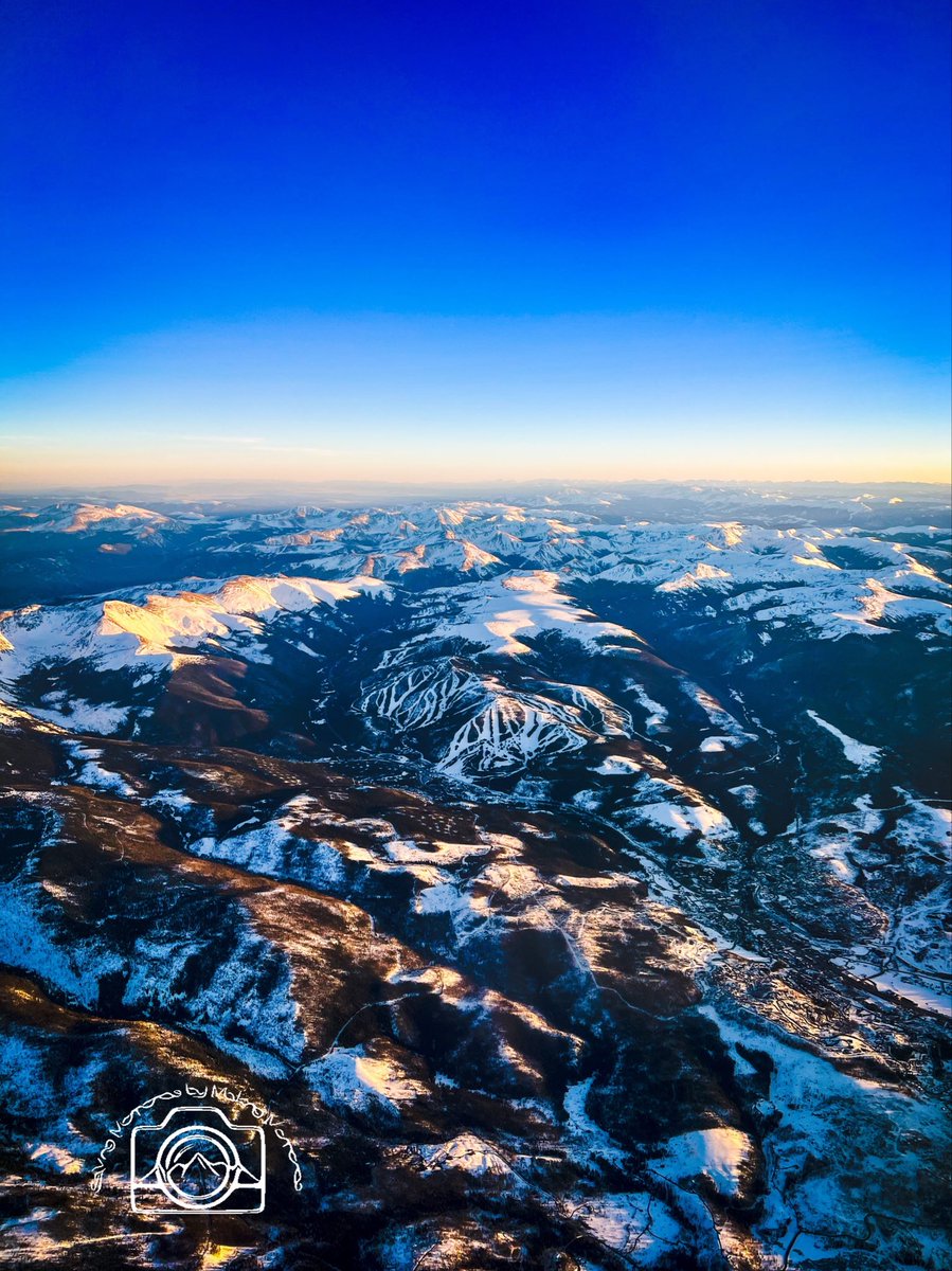 erinmdorffette's tweet photo. Subject of the day: Things That Are Blue
Let’s see your blue images. Show me your blue images!
Hell's Mouthing Portugal, Aerial shot of Winter Park, and the tunnel to Tunnel Beach in Oregon
#blue #bluephotography #travelphotography #nature #tunnels https://t.co/eM0rcurZes