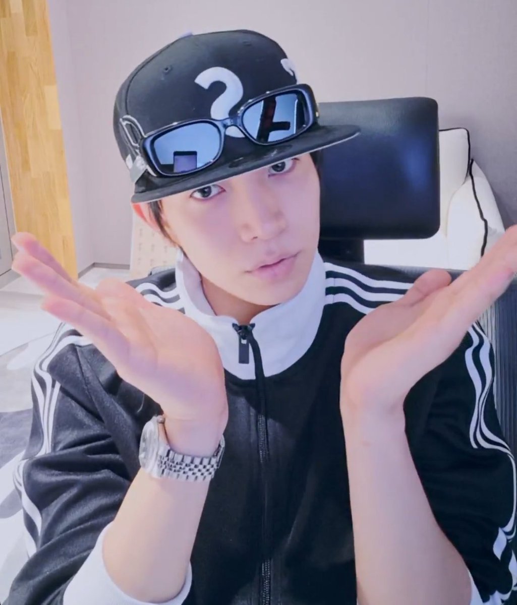 Heemsterwm1015's tweet photo. 👐🐹❔️
#EVAN #에반 https://t.co/IxTb3PRGxv