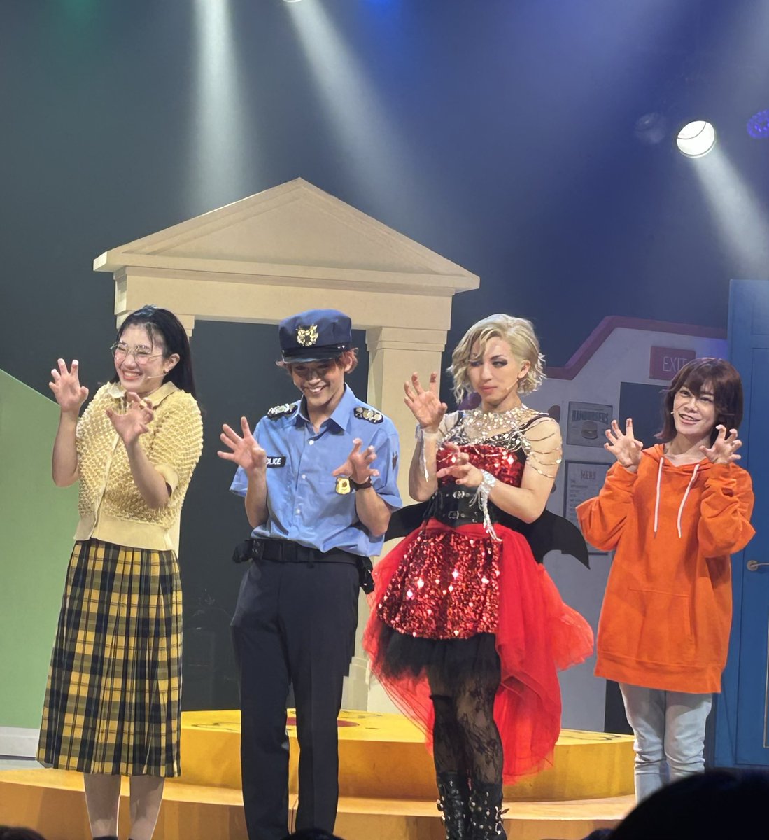 yellowride13's tweet photo. 普段自分が見ているようで見ていない事を受け取ってきた
舞台になってくれた事でさらに私にいろいろ教えてくれた
マッシュとシシーは私の心の友オブザイヤー受賞（権威ゼロ）
そしてタカシママが想像以上にローリすぎて初めのうちポカーンとしてしまった笑

 #舞台ペパロニヴァンパイア https://t.co/Vg7nNN3QEX