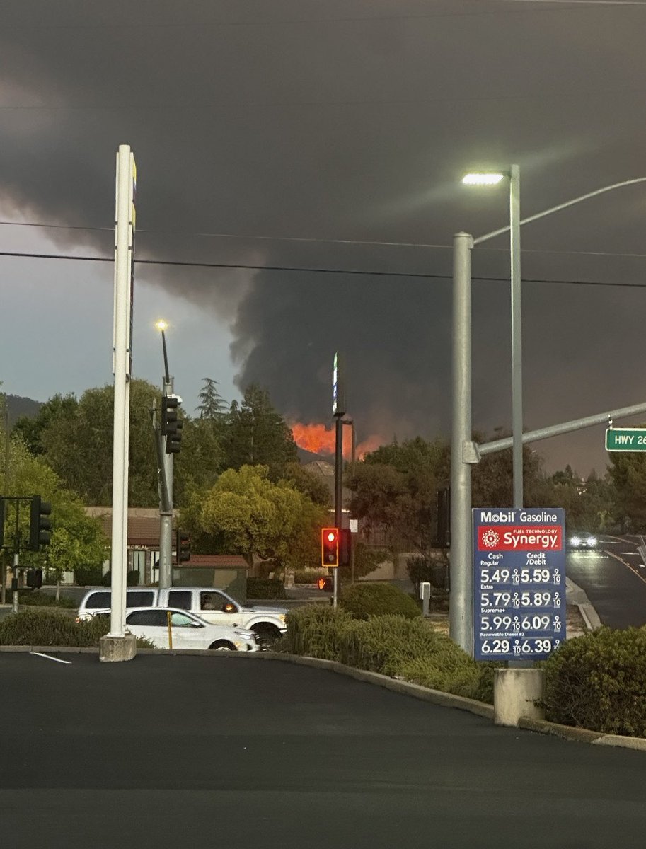 sheri_lynn95252's tweet photo. @carlaensaar97 Good morning Carla hope you have a great Tuesday with this fire in our area I hope they get it under control. It’s so dry here. Hope the wildlife stay safe #HoganFire #CalaverasCounty #California https://t.co/UGMhayIet7