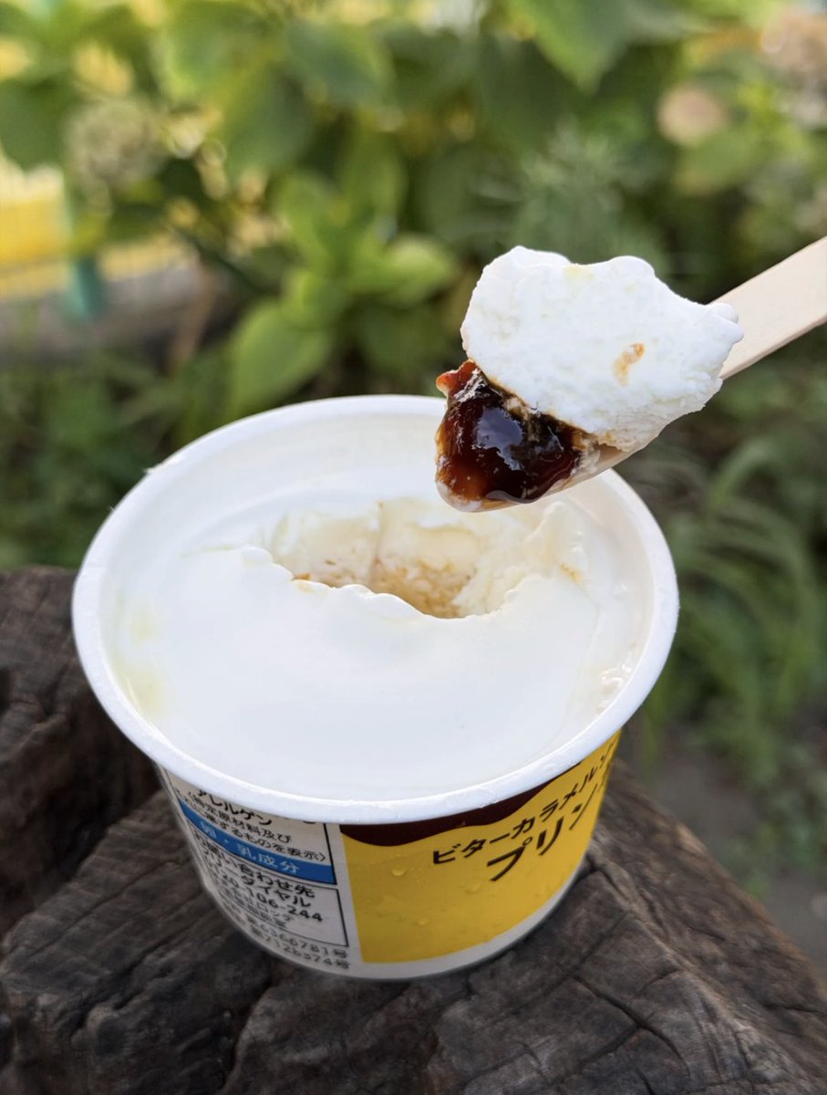 muni_sweets's tweet photo. これはプリン好きに朗報。
セブンの「プリン氷」は上層はバニラアイス、下層はシャリっとしたプリンかき氷！内部にはビターカラメルソースも潜んでいて食べ進めるごとにプリン感が強くなる。ビター系のプリンが好きな人にオススメ！ https://t.co/2YU7E9IueP