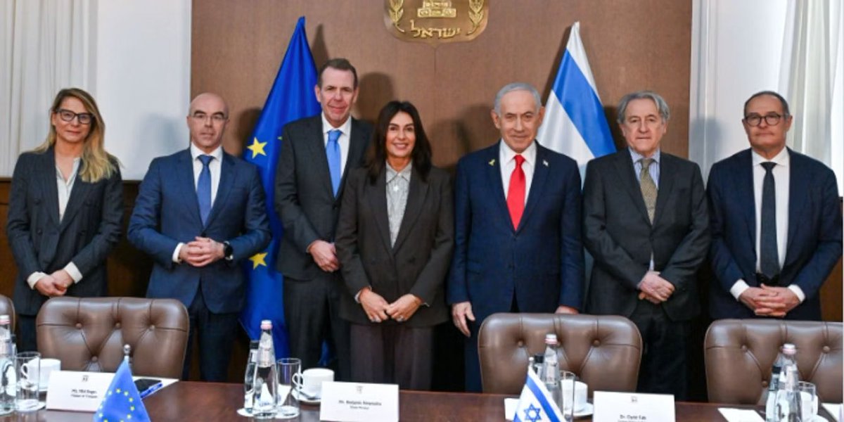 Noz56's tweet photo. @Marc_Lev96_new @SDune51 @JLMelenchon Les Néo-Nazis sont à Tel-Aviv. Netanyahu a créé un ghetto qui n'a rien à envier à Varsovie...
Bibi avec le FPÖ qui a, en son sein des neo-nazis revendiqués, ça ne fait pas tâche? https://t.co/4imIbgUXTT