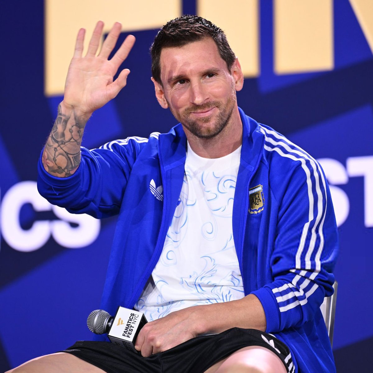 lnstantFoot's tweet photo. Lionel Messi a fait un don de 80 000 € à la région de Madrid pour soutenir les victimes des incendies. 🔥🇪🇸

👏👏👏 https://t.co/m42Si8JZxu