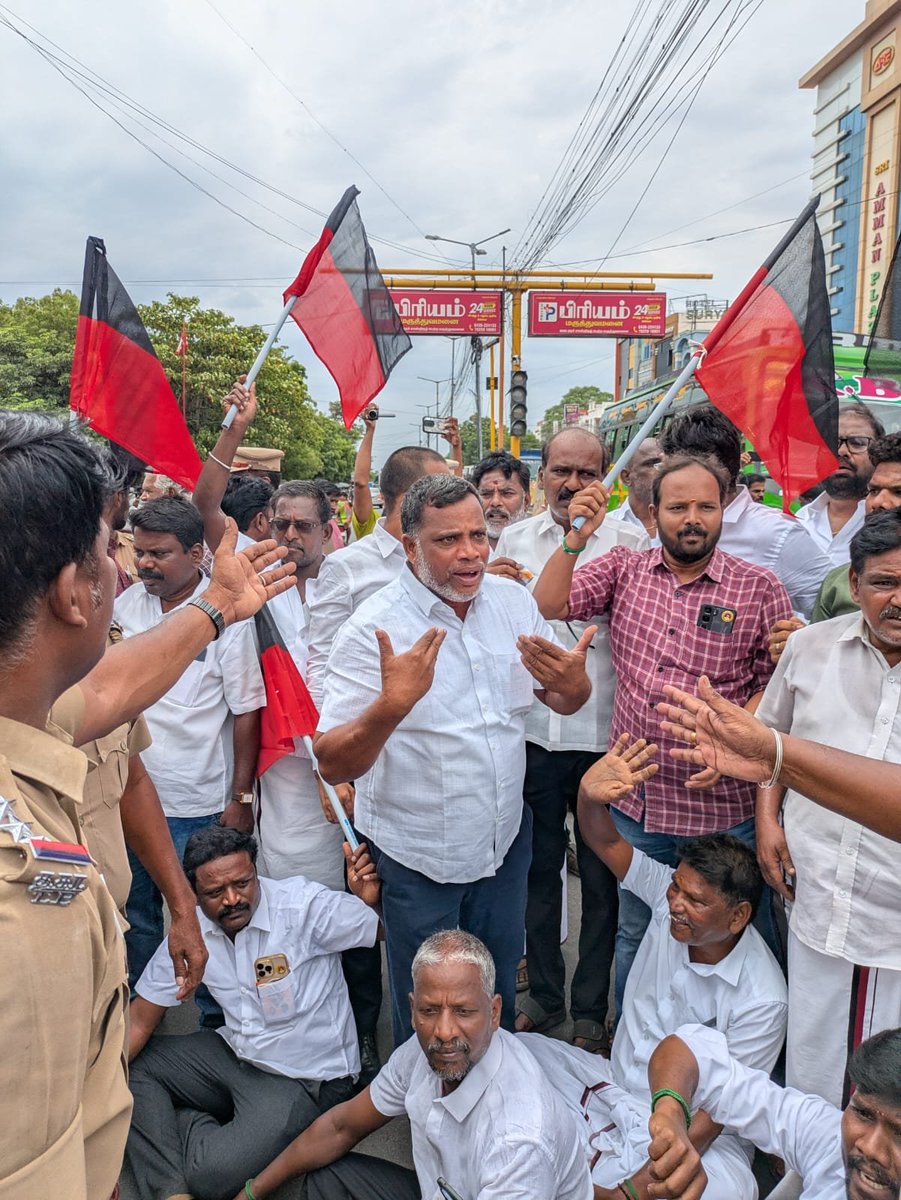 KuttysSweet's tweet photo. வழக்கு தானே போடுவ எத்தனை வேணாலும் போட்டுக்க 🐿️🐿️🐿️

ஒத்த கிளை கழக தொண்டன் கூட அஞ்ச மாட்டான் 

@CMOTamilnadu https://t.co/LbFYPqKKm2