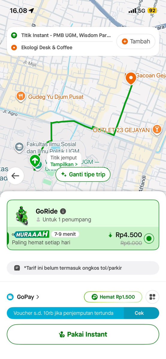 UGM_FESS's tweet photo. abang gojek pun ikut meramaikan event tahunan pionir ugm, ini banyakk bgttt drivernyaaa 😭😭

yang mau dapet murah klaim kode “GOFARAH” tadi bisa dapet 4.500 rupiahh https://t.co/fLgYv8PPle