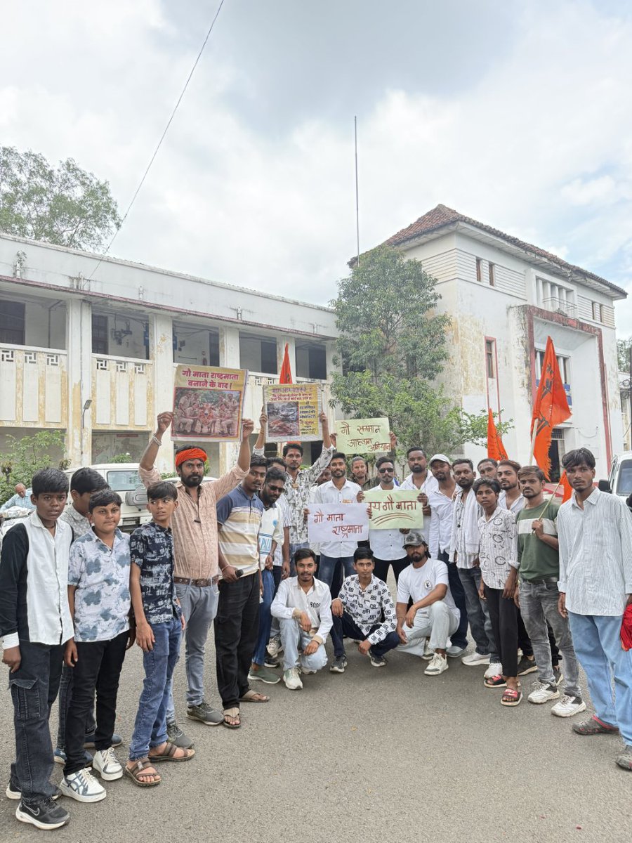 Ashish7Anand's tweet photo. माननीय @PMOIndia,

#गौ_सम्मान_आह्वान के अंतर्गत प्राप्त 15 करोड़ हस्ताक्षर करोड़ों भारतीयों की आस्था का प्रतीक हैं। कृपया जनभावना का सम्मान करते हुए गौ माता की सेवा, सुरक्षा एवं सम्मान हेतु सकारात्मक पहल करें।

#GauSamman #GauMata https://t.co/zehjXte1tM