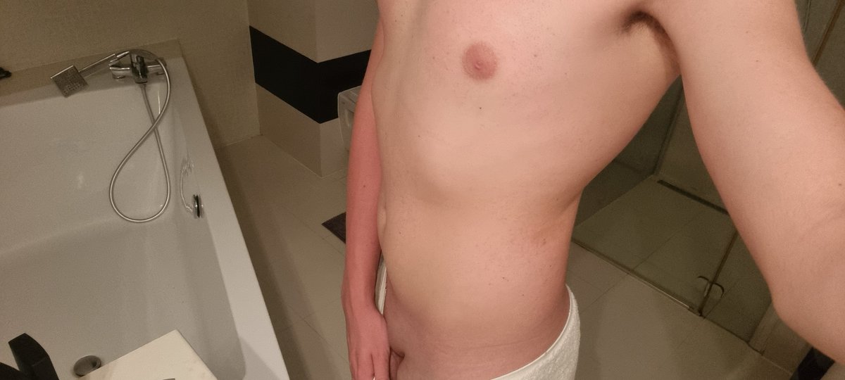 MrMatkix's tweet photo. Ahhhh i love my body after the shower,  so soft and squishy >////< https://t.co/3ChnySk6O7