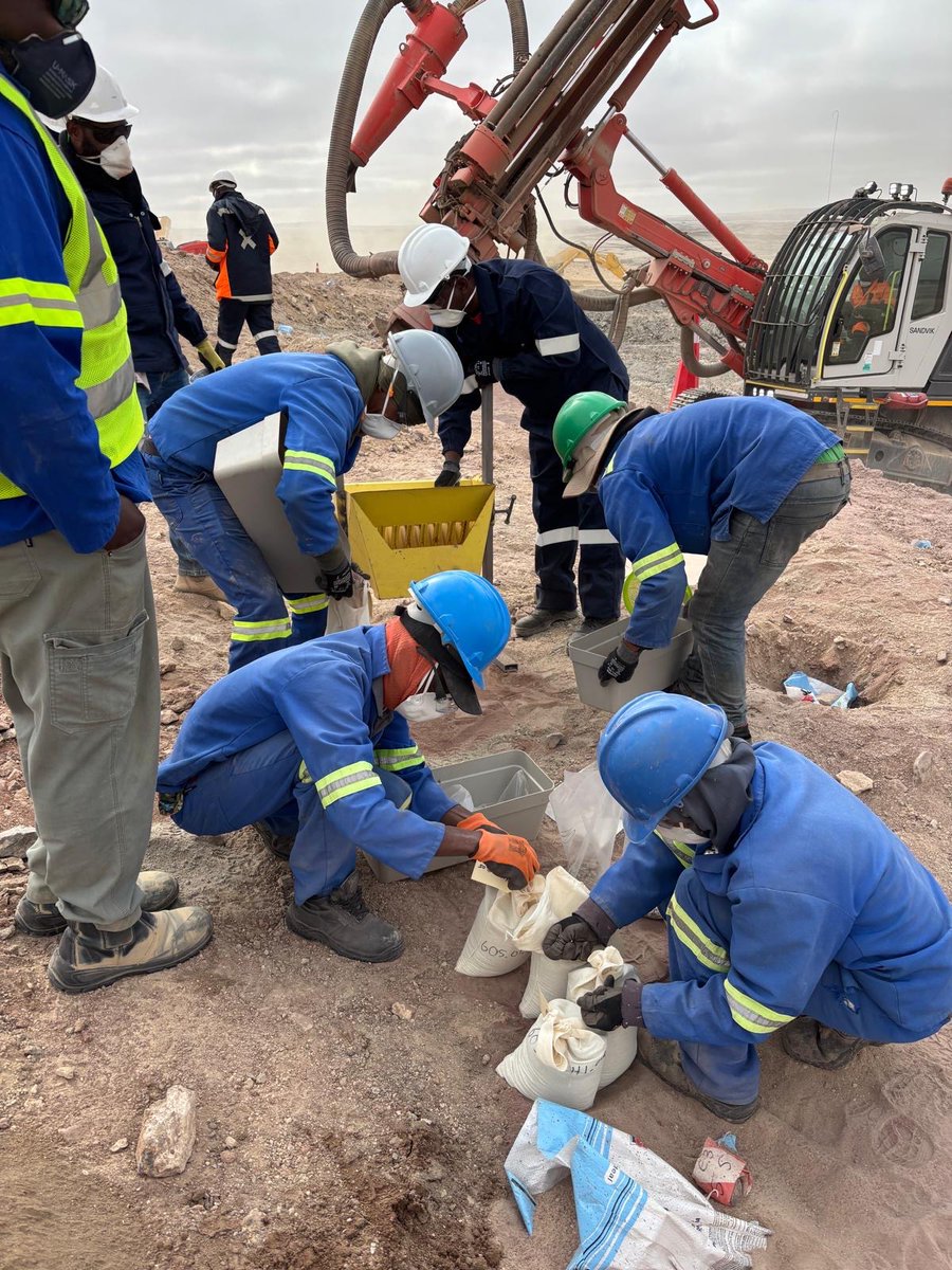 ColinBirdMining's tweet photo. @BezantResources making good progress to first blast. The trucks are ready. All systems go.
#BZT #Namibia #Copper #Gold https://t.co/ZbtgCgEpkx