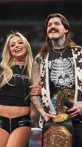Jordan6309133's tweet photo. @MrSantiZap Even on their 2 year anniversary I have never been a happier livdom stan seeing them getting their ass kicked and being humiliated. They are finally out of the you don't defend your title/You are cursed b.s. This is the best thing that's happened to them in months! https://t.co/kzld7d0yyP