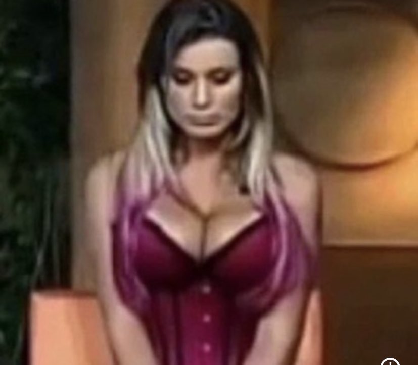 hellinbook's tweet photo. @Iammoremylrds @xadenily eu falava horrores, comprei um e fico quietinha agora, era só inveja mesmo https://t.co/em7hVkKysH