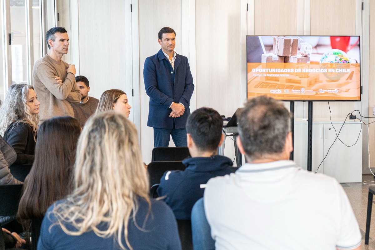 ComexServicios's tweet photo. 🌎 Chile, un mercado estratégico para las empresas de #Córdoba.
La Secretaría de Desarrollo y Promoción Local, junto al #CECIS, la @AgenciaProCba y la #Cancillería Argentina, presentó una nueva misión comercial a Chile dirigida al sector de nutrición animal. https://t.co/9r1tel3BIQ