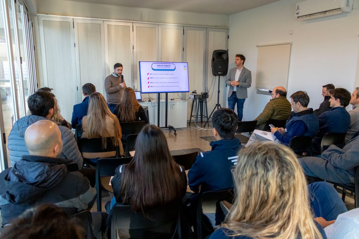 ComexServicios's tweet photo. 🌎 Chile, un mercado estratégico para las empresas de #Córdoba.
La Secretaría de Desarrollo y Promoción Local, junto al #CECIS, la @AgenciaProCba y la #Cancillería Argentina, presentó una nueva misión comercial a Chile dirigida al sector de nutrición animal. https://t.co/9r1tel3BIQ
