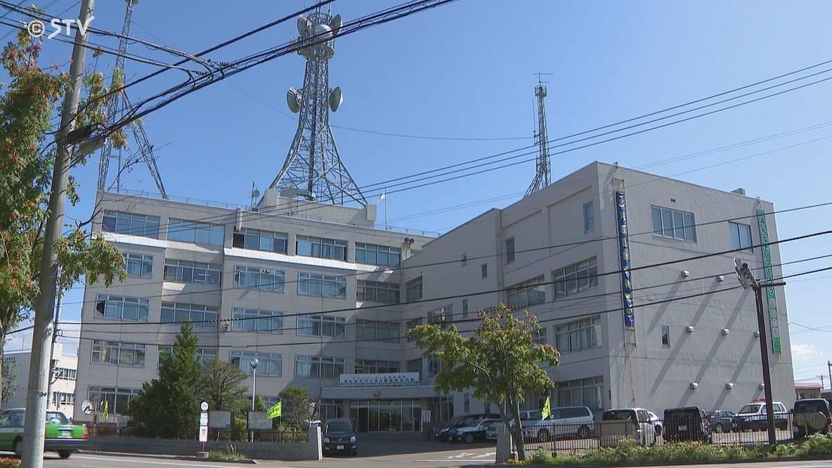 livedoornews's tweet photo. 【軽傷】女子高校生の首をシャーペンで刺す…41歳の男を現行犯逮捕 函館市
https://t.co/KodZWM9DhM

男は4日、函館市の店舗で、16歳の女子高校生に対し、殺意を持って首をシャープペンシルで刺してけがをさせた疑い。犯行直後に自ら「シャープペンで女性を刺してしまった」と通報し、逮捕された。 https://t.co/0BdIGDi5Gk