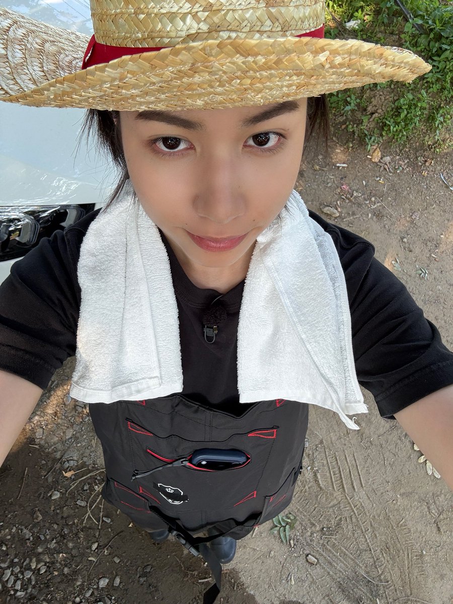 9863FF's tweet photo. 아진짜기여엌ㅋㅋㅋㅋㅋㅋㅋㅋㅋㅋㅋㅋㅋㅋㅋㅋㅋㅋㅋㅋㅋㅋㅋㅋㅋ 앞주머니에 야무지게 휴대폰 넣어둿어 https://t.co/veBQFNhInk