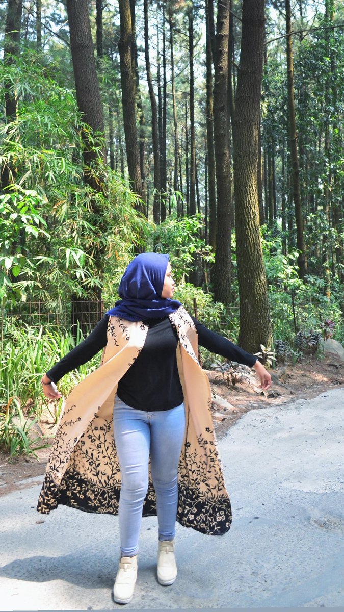 YudaDarmawn's tweet photo. Tiap diajak main hobinya outfit jilboobs mulu, langsung ajalah gua suruh sepong nungging! https://t.co/u4on5vN7Gu