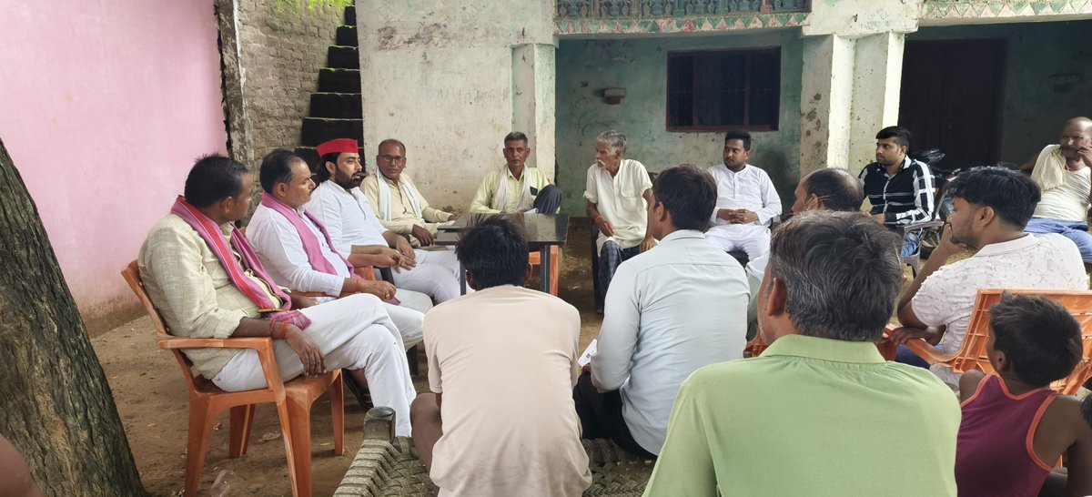 RahmatAliMonu1's tweet photo. आज अपने क्षेत्र के सेक्टर 11 में बूथ अध्यक्षों के साथ मीटिंग करके बूथ की जानकारी ली https://t.co/wtbD0jzYD8