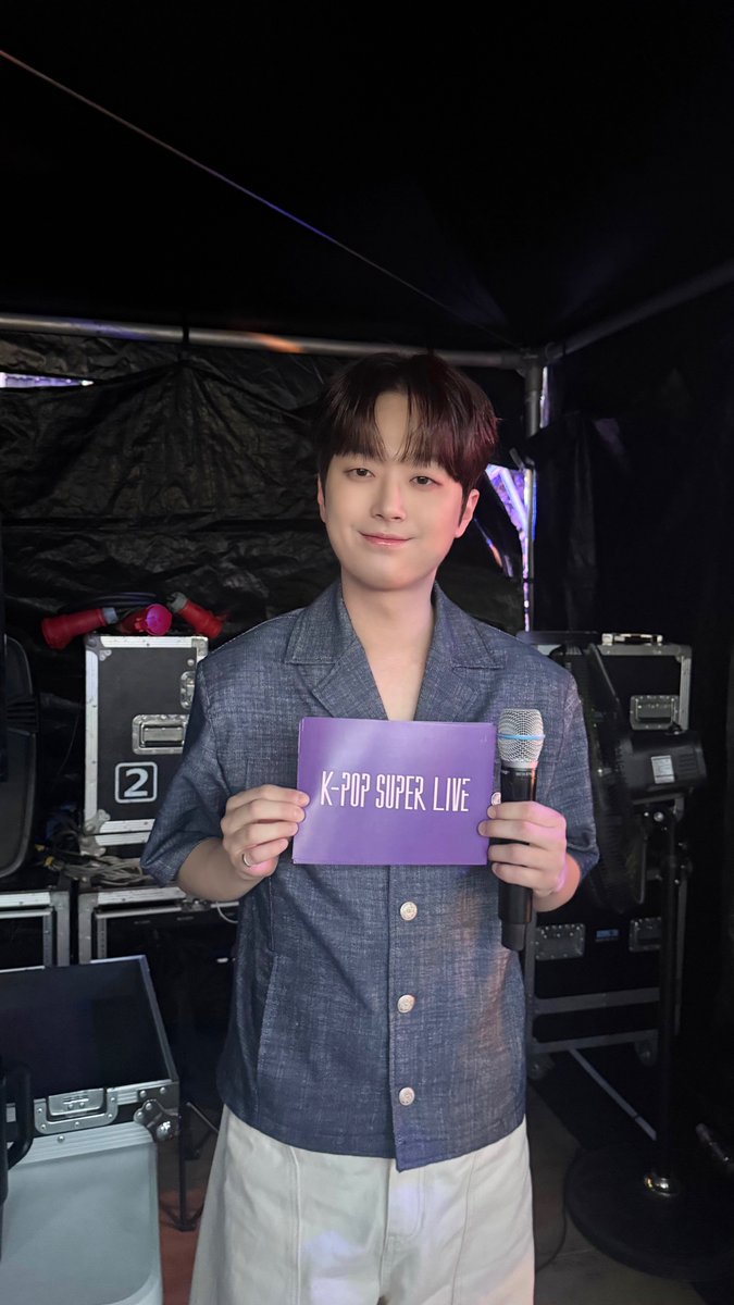 ChanWonOfficial's tweet photo. 📸 찬또그래퍼 📸

오늘은 찬원을 한번 더
만날 수 있는 날🙌

<2026 보령머드축제 K-POP SUPER L
IVE>에서
시원한 진행과 더 시원한 무대로
더위를 날려줄 찬원을 만나러😝

모두 오후 11시 10분
KBS2에서 본방사수!📺✨

#이찬원 #LeeChanWon 
#보령머드축제 https://t.co/easY8vkd6a
