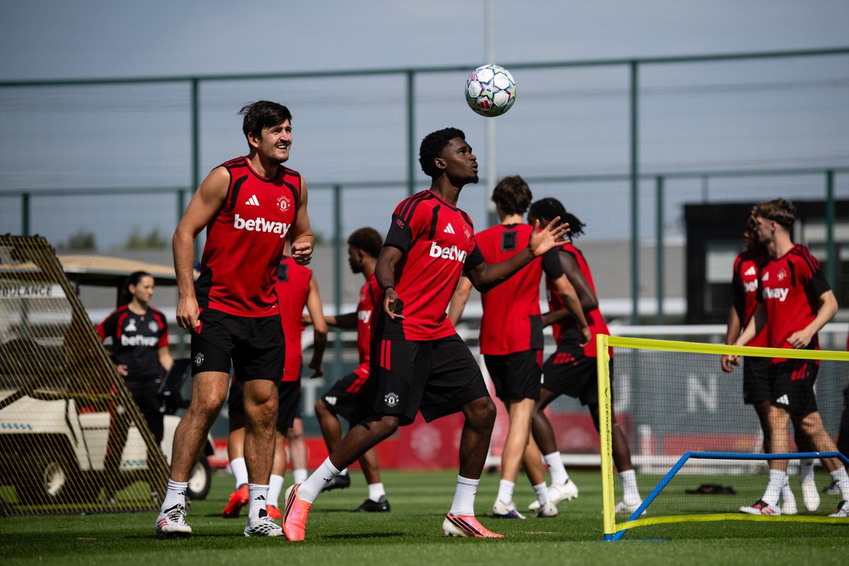 kephasjoe's tweet photo. 98% of the Manchester United squad is back. 🔴💪 https://t.co/CHoHtylRSb
