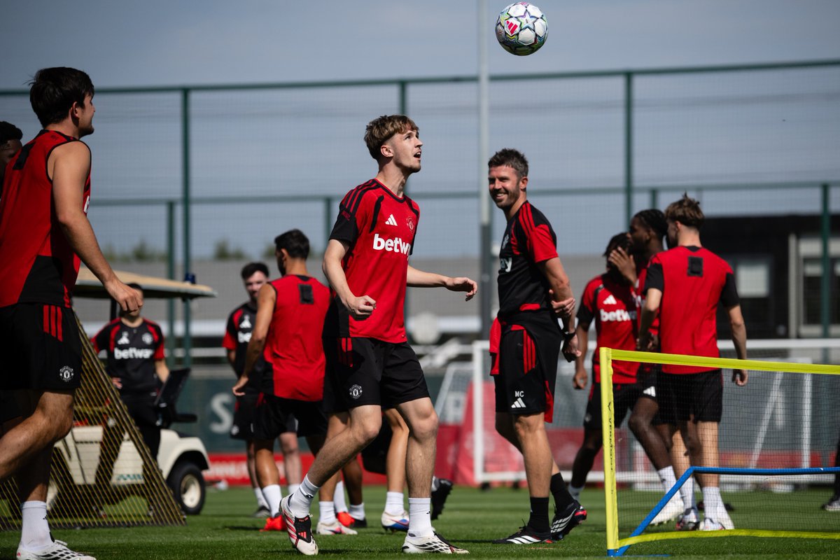 kephasjoe's tweet photo. 98% of the Manchester United squad is back. 🔴💪 https://t.co/CHoHtylRSb