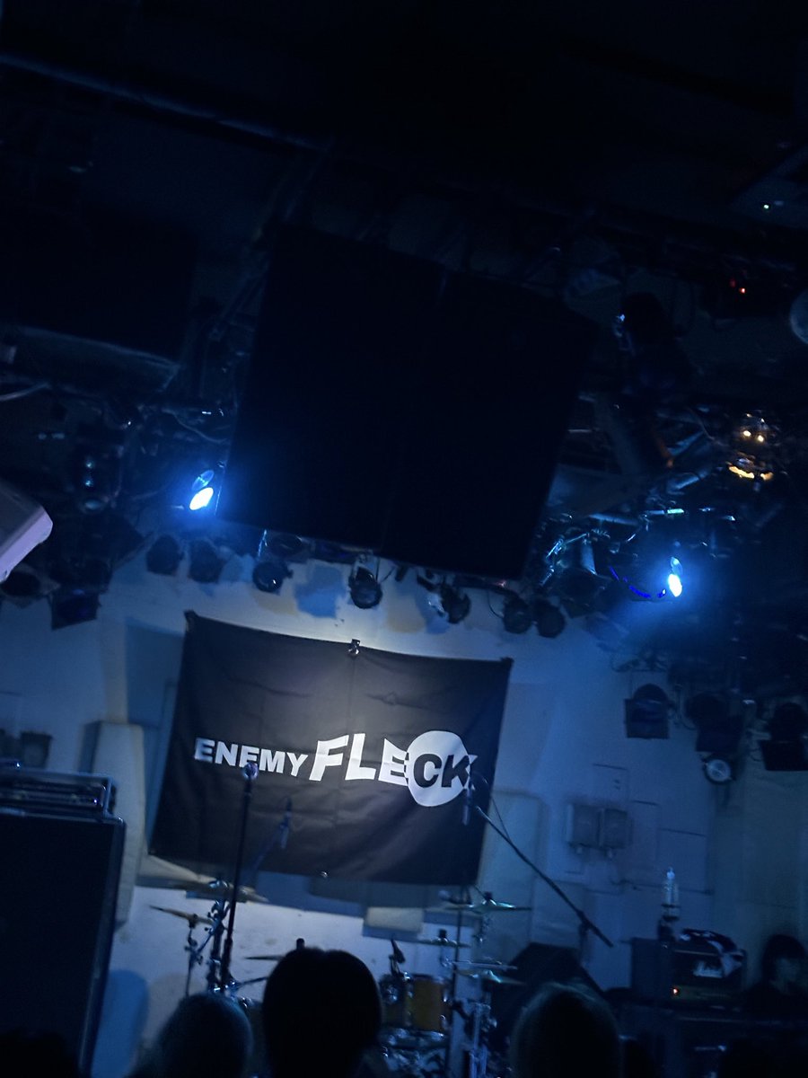 satopan017's tweet photo. ENEMY FLECKのライブも見ましたが、苦労が詰まった感じで、妬み､僻み､煽りがいっぱいのMCでした。 https://t.co/f5IlyZMGm4
