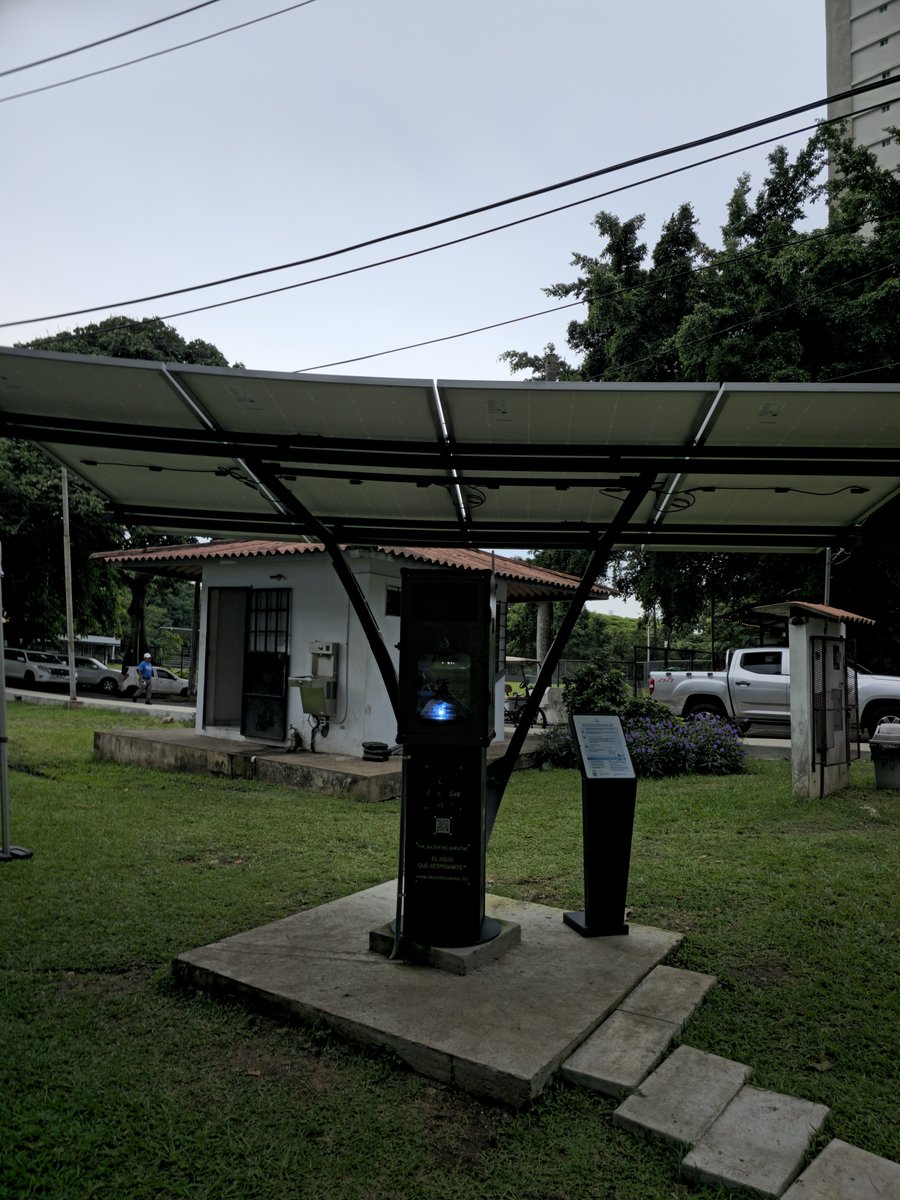 Rodriguez_Olmos's tweet photo. ¡Qué maravilla!

En el Parque Omar podamos contar con una máquina que aprovecha el vapor de agua del aire y transformarlo en agua potable de forma continua y sostenible.

Una donación que abre puertas a llevar el vital líquido a áreas remotas y dar alivio a miles de personas. https://t.co/VpRF84FnLP
