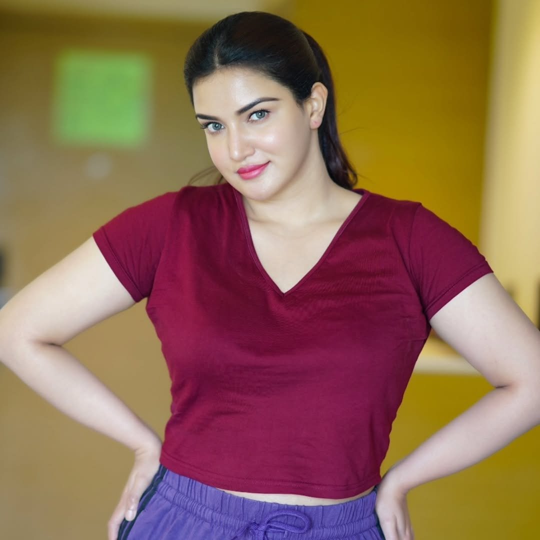 stargallery2020's tweet photo. Simple outfit, standout style - Honey Rose keeps it classy 😍 https://t.co/jV32LBWqek