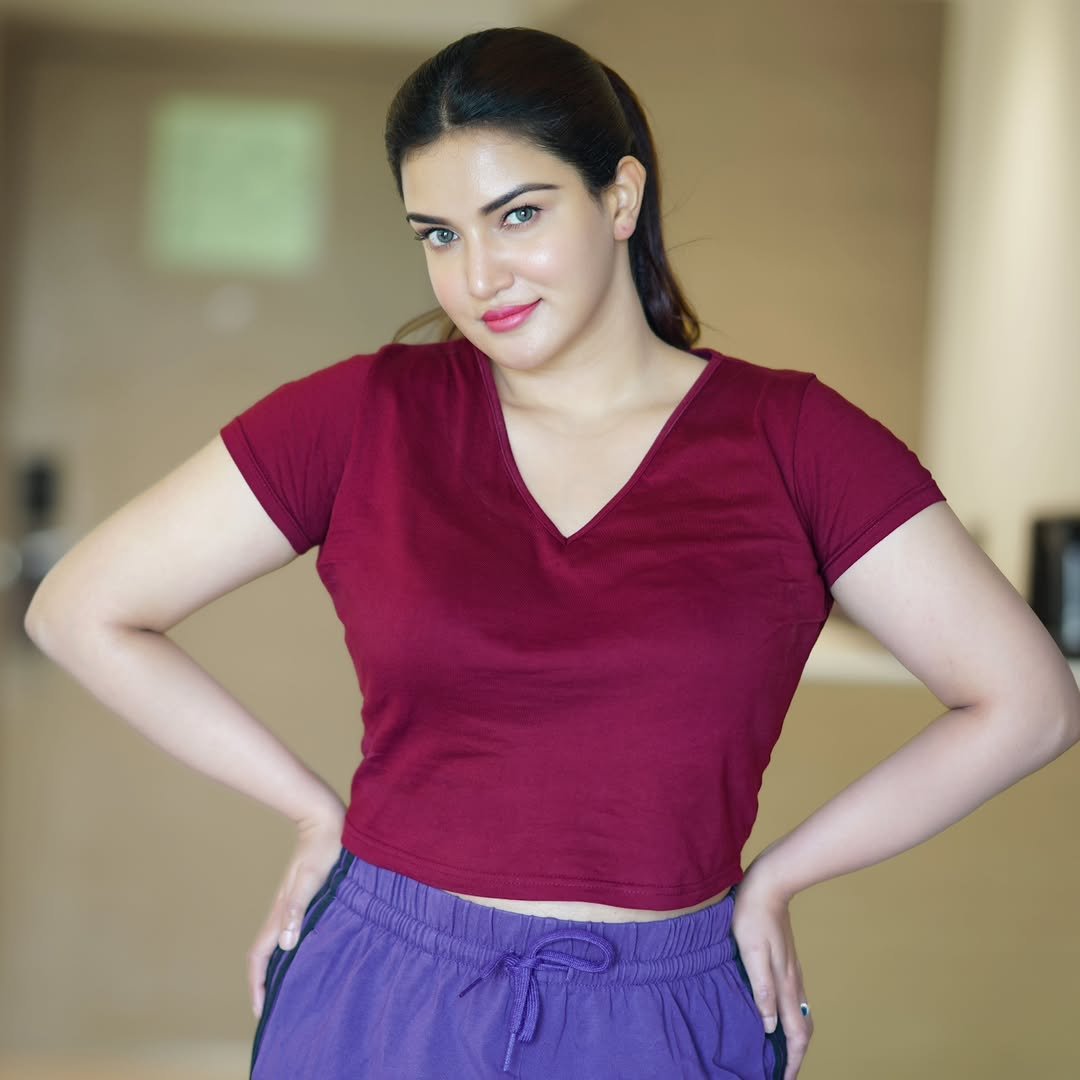 stargallery2020's tweet photo. Simple outfit, standout style - Honey Rose keeps it classy 😍 https://t.co/jV32LBWqek