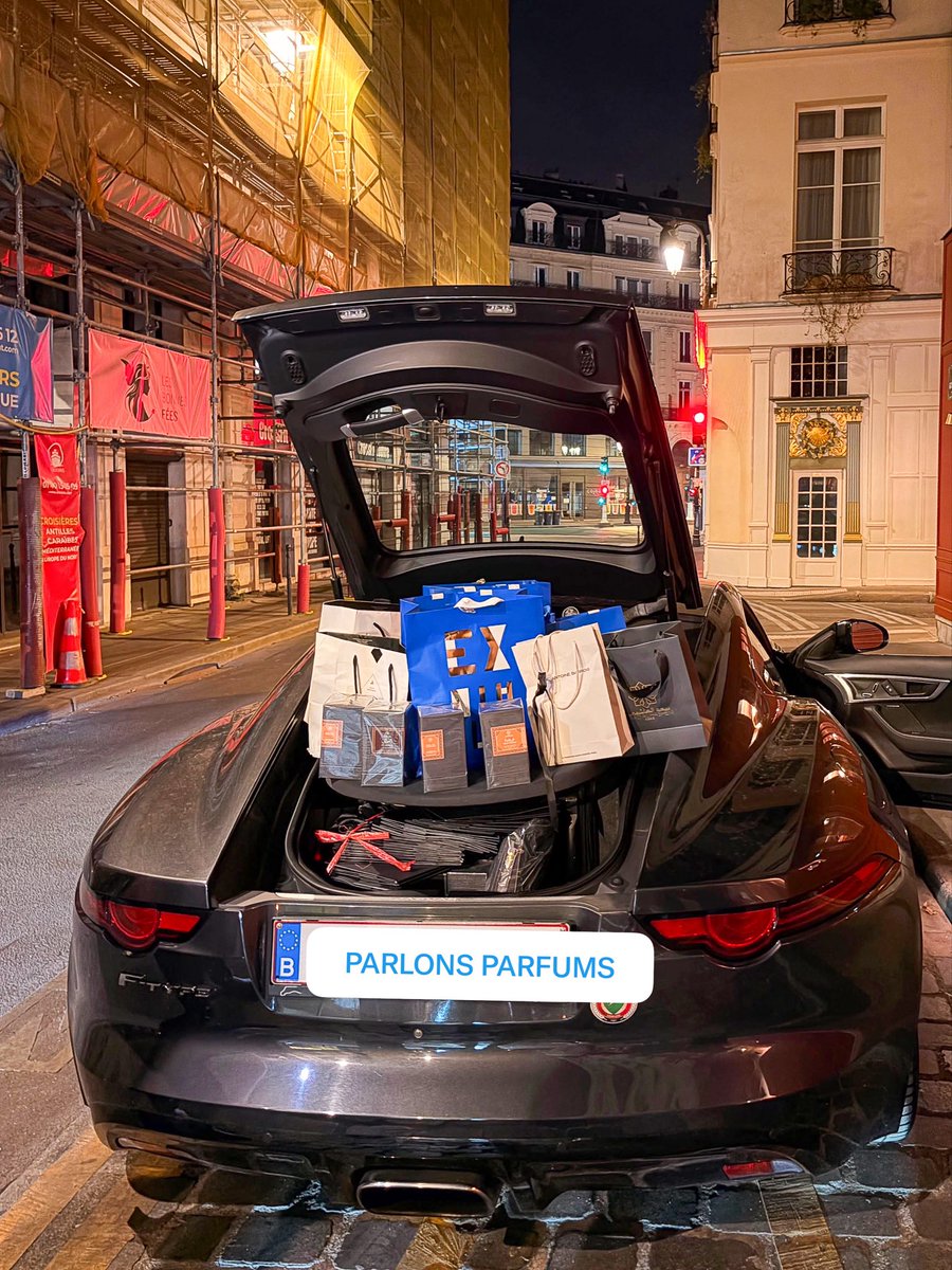 ParlonsParfums's tweet photo. Vous pensez que ça a parlé chinois lors de mon passage à Paris hier? 👀 https://t.co/AT7IyFsXBX