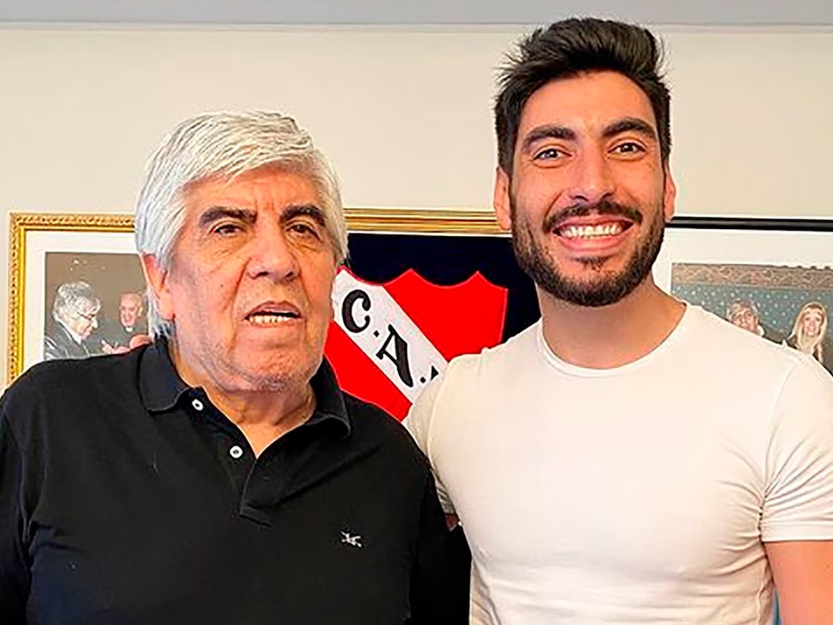 christiansanzok's tweet photo. Qué curioso, en el año 1989 a Hugo Moyano le encontraron medio kilo de cocaína en el cajón de su oficina

Ahora, 37 años después, su hijo Facundo admite que consume por demás la misma sustancia https://t.co/8mAaHsjxUP
