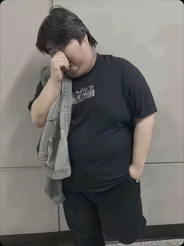caixpgl's tweet photo. 唉呀，一不小心手滑了，把照片发出去了，谁想谈？ https://t.co/e0QbFh9Y28