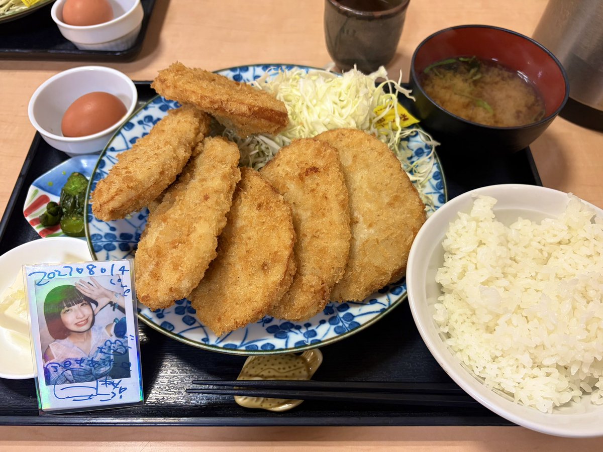 a__las_m12's tweet photo. 3年ぶり（なぜか100g増量）のチキンカツの洗礼を受けてる https://t.co/Afccw6KUzr