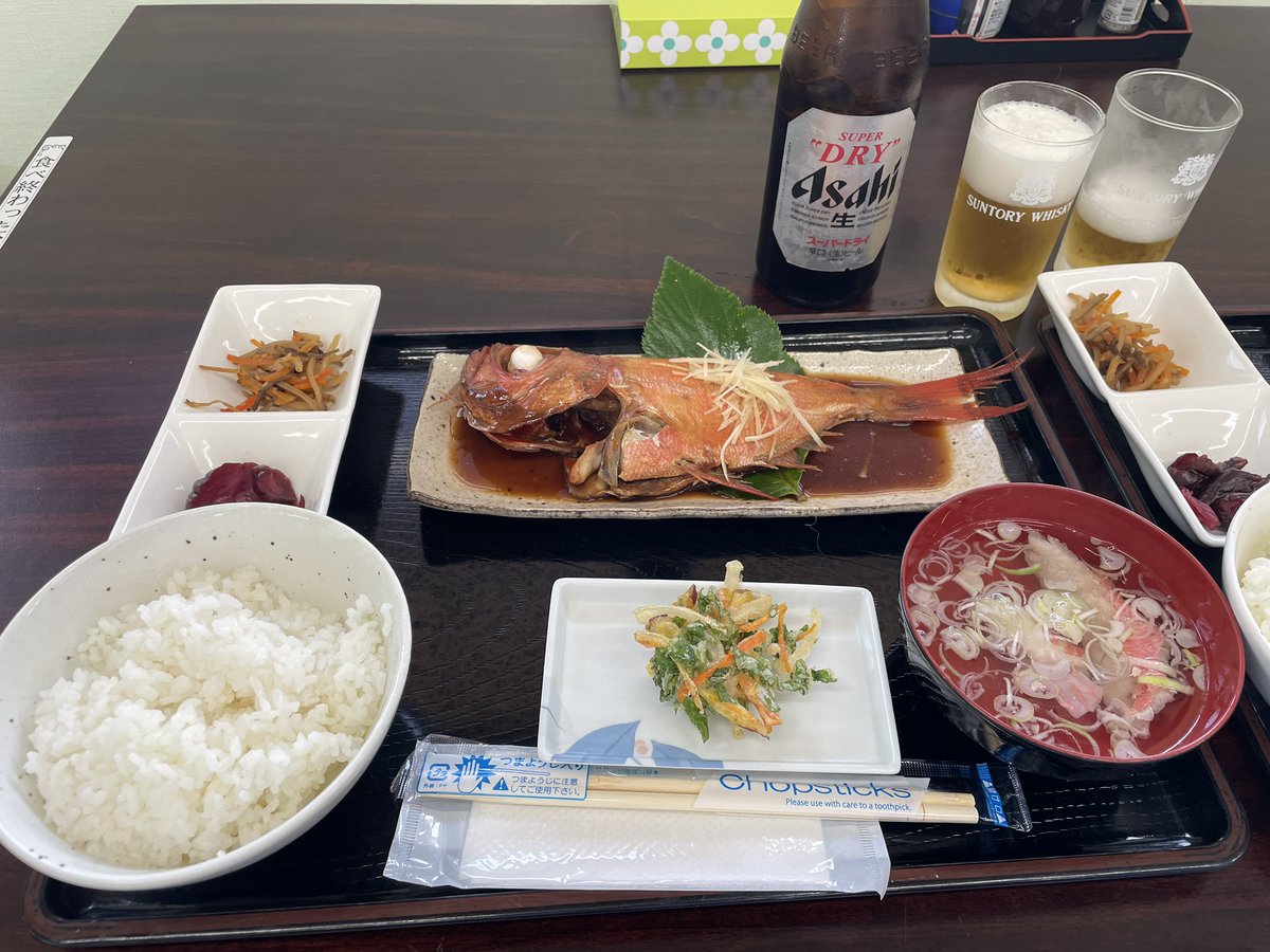 swallowmeri's tweet photo. 毎年恒例の神津島🏝️
今年も来れてよかった🙆‍♀️
赤崎飛び込み　海は穏やか

行き濃霧で利島に停泊
途中、新島式根島欠航💦　

帰りも台風🌀の影響で
1日早く神津島脱出
予想外に伊豆大島に途中待機でぶらぶら
鼈甲鮨と明日葉そばを堪能👍
今日明日も全便欠航、
帰ってこれて良かった😅
#神津島
#伊豆大島 https://t.co/HeL7lz9eVj