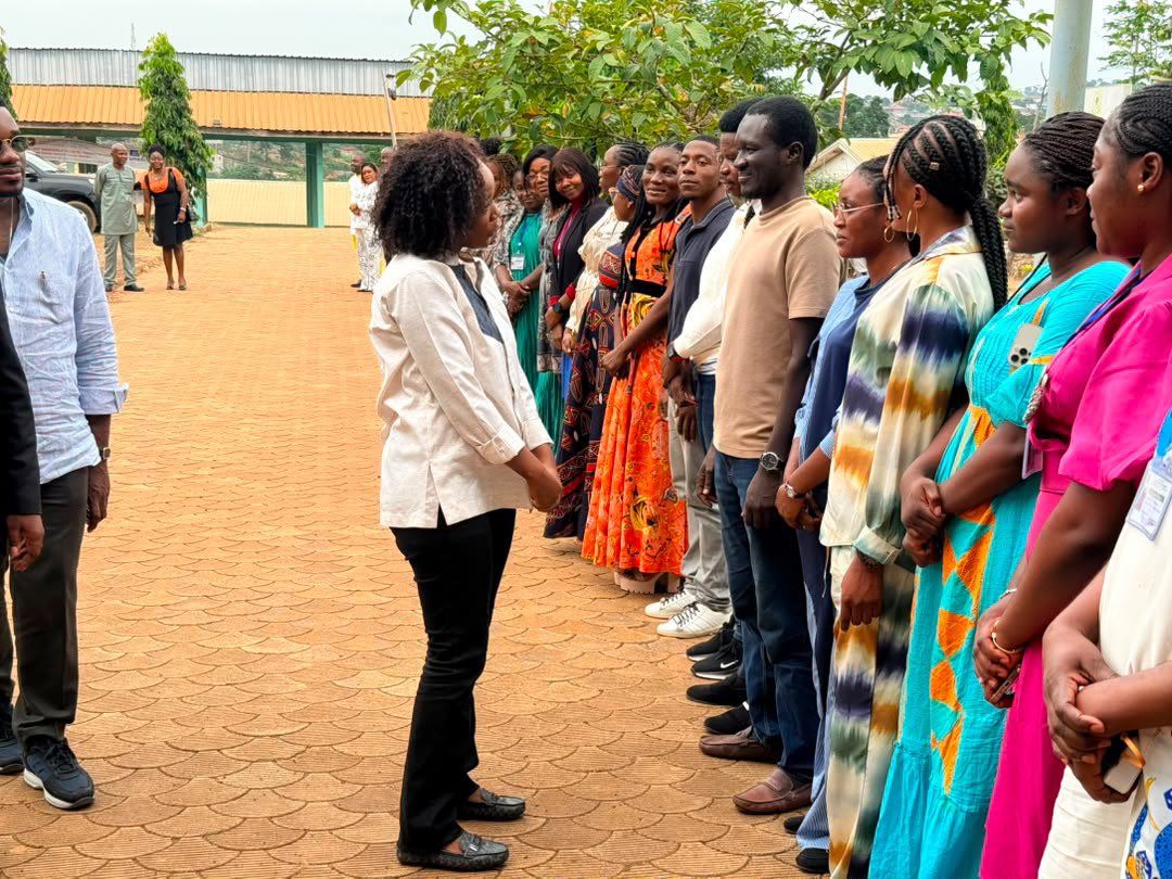CRTV_web's tweet photo. Nelly Banaken Elel, Commissaire en charge de la Promotion du Genre, du Développement Humain et Social de la #CEEAC, en visite à l’#IAI Cameroun. Elle a été reçue ce 3 août par le Titulaire de la Chaire unesco d'Afrique centrale ACCES-TIC, @RR_IAI_Abanda . https://t.co/2BbfJ5O0m5