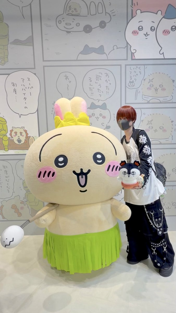 yu_usamomo's tweet photo. ちいかわパークで推し🐰と会えたけど、大きいうさぎのぬいださずに
今回映画から好きになったセイレーン見せてきた！
撮影前からびんよよされまくったけど
最後許してくれた🐰
幸せ時間🫶 https://t.co/LBteImPRkp