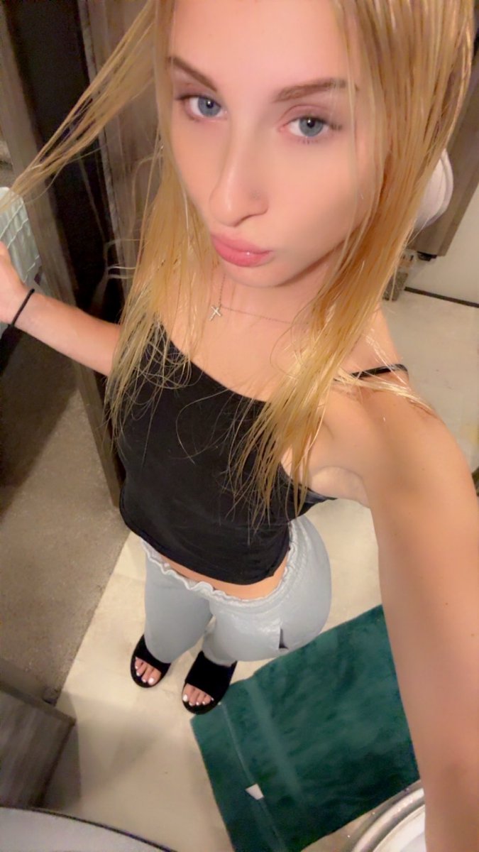 Summerxxop's tweet photo. Goodmorning 💋 https://t.co/IeA38fpwXT