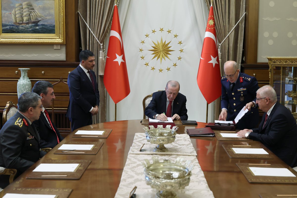 RTErdogan's tweet photo. Bugün gerçekleştirdiğimiz Yüksek Askerî Şûrada aldığımız kararlar ülkemiz, milletimiz ve kahraman ordumuz için hayırlara vesile olsun. 🇹🇷 https://t.co/49y2k7qm7t