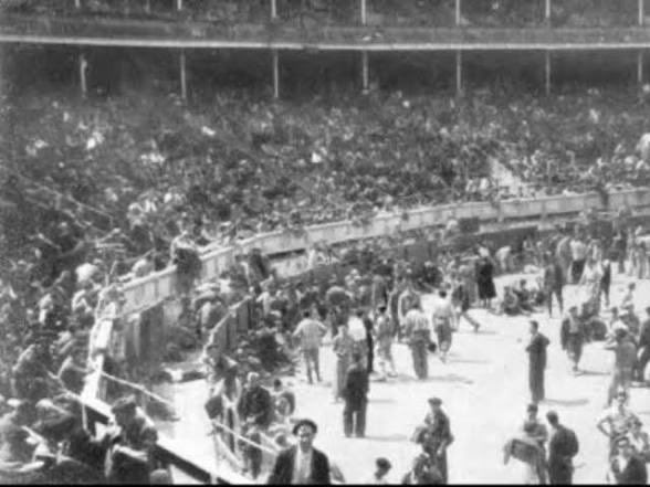 Rober__Ruiz's tweet photo. 80.000 marroquíes trajo Franco para masacrar españoles.

Bajo el mando de Yagüe y Queipo de Llano cometieron, entre otras, la matanza de Badajoz. Ejecuciones masivas, saqueos y violaciones, siguiendo las directrices golpistas y las arengas de Queipo por Radio Sevilla https://t.co/xonqDUXdtw