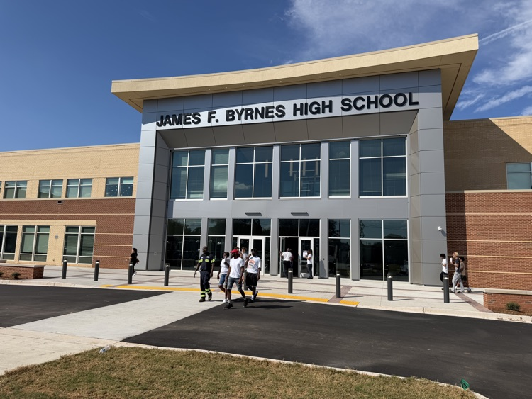 SpartanburgD5's tweet photo. It was a great night for students and families to check out our new addition to Byrnes High School! π― We can't wait to welcome all of our Rebels into this beautiful space in just a couple of days! π #WeAreD5 https://t.co/bR0NRVYnxL