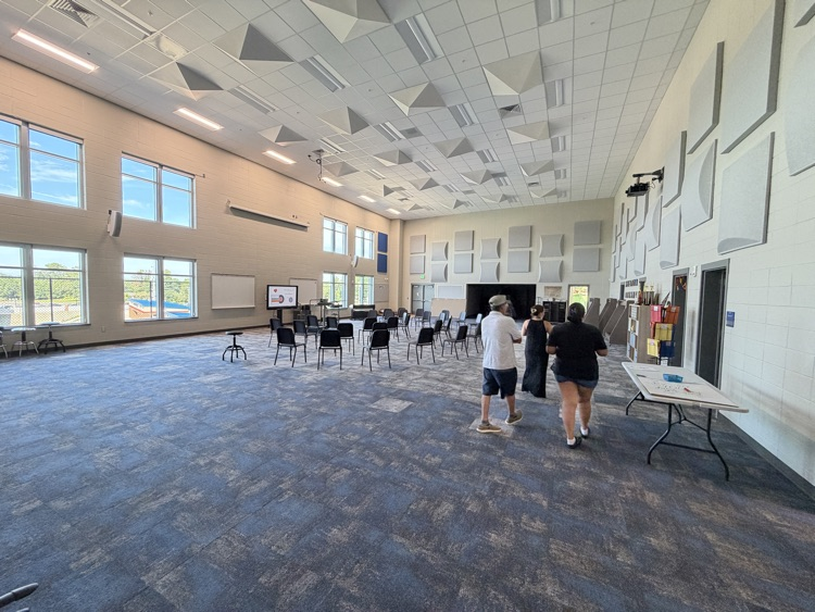 SpartanburgD5's tweet photo. It was a great night for students and families to check out our new addition to Byrnes High School! π― We can't wait to welcome all of our Rebels into this beautiful space in just a couple of days! π #WeAreD5 https://t.co/bR0NRVYnxL