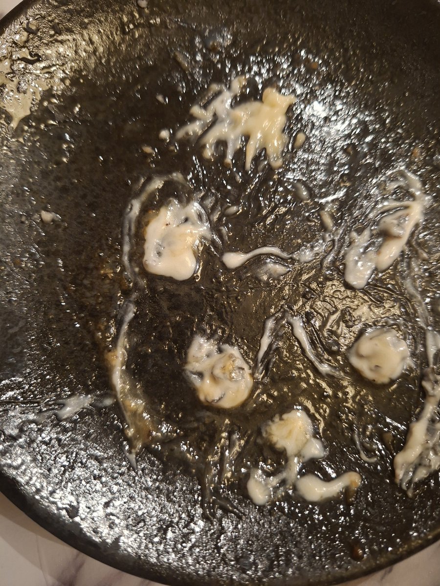 truman2207's tweet photo. I used the salad dressing I had left at the restaurant to draw. https://t.co/Wu30SUibyV