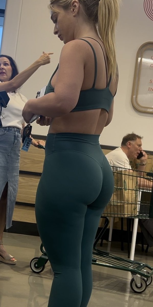 iFEELu_'s tweet photo. My wife loves to go shopping dressed like this #candids #creepshot #candid -> CHECK THE BIO📷 https://t.co/TksVXjqG23