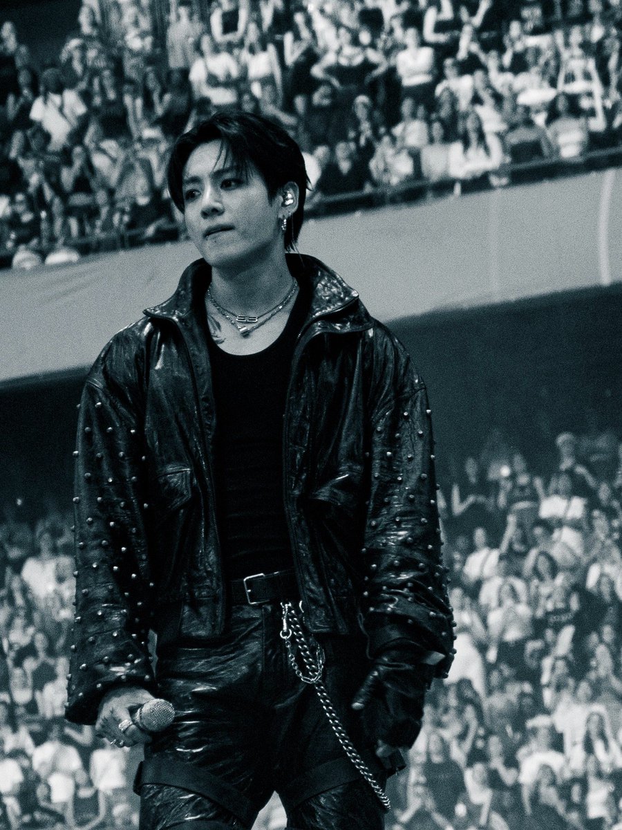 JeonJungkook_BR's tweet photo. MARAVILHOSO! Jungkook durante os shows da BTS WORLD TOUR ‘ARIRANG’ pela Europa [1/10] 

📸 Fotógrafa Elena Ferrarini via Instagram https://t.co/gP4gylzxKB