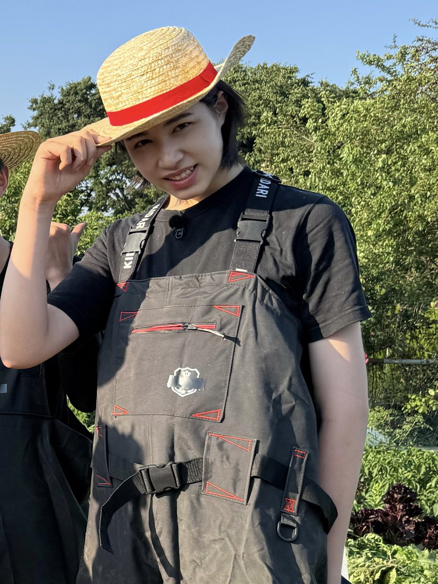 limlouisph's tweet photo. [4SHOBOSHOW EP.14] Louis Weverse Update - Photo Behind 📸

Our favorite french country boy.🍠😌

#LOUIS #루이 
#LNGSHOT #롱샷 #LouisLimPH
#4shoboshowEp14 https://t.co/Wz7XVgcvcI