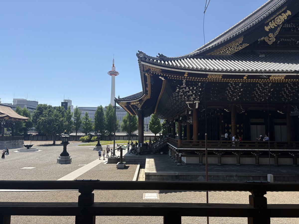 naokinish's tweet photo. 7日間の京都暮らし Day3
仕事をするために京都へ行くのではなく、
京都で暮らしながら、
少しだけ仕事をする。
朝はコーヒーを飲み、本を読む。
ひと区切りついたら、
京都の街を歩く。
そんな時間の使い方も、
二拠点居住の魅力です。
#京都暮らし #二拠点居住 #SymTurns #ワーケーション #セカンドハウス