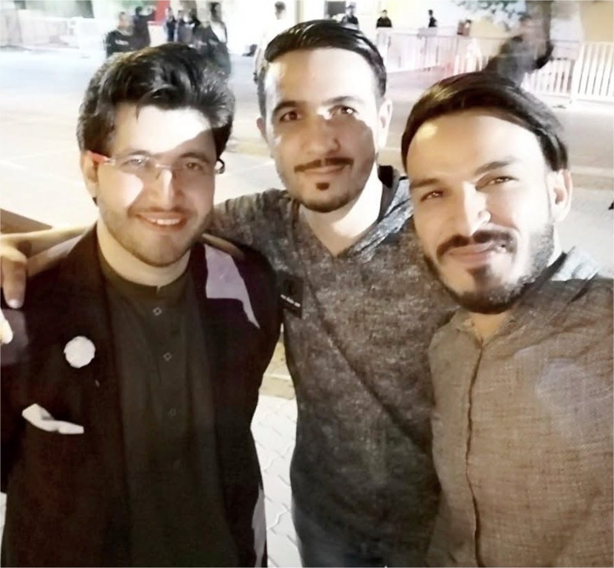 Hashimjaan1's tweet photo. اِنَّا لِلّٰہِ وَاِنَّآ اِلَیْہِ رَاجِعُوْنَ

پشاور زلمی کے چیئرمین جاوید آفریدی کی والدہ کے انتقال کی خبر سن کر دلی رنج و غم ہوا۔ 
اللہ رب العزت مرحومہ کو جنت الفردوس میں اعلیٰ مقام عطا فرمائے، ان کی مغفرت فرمائے
@JAfridi10 https://t.co/vnmCCoBCzY