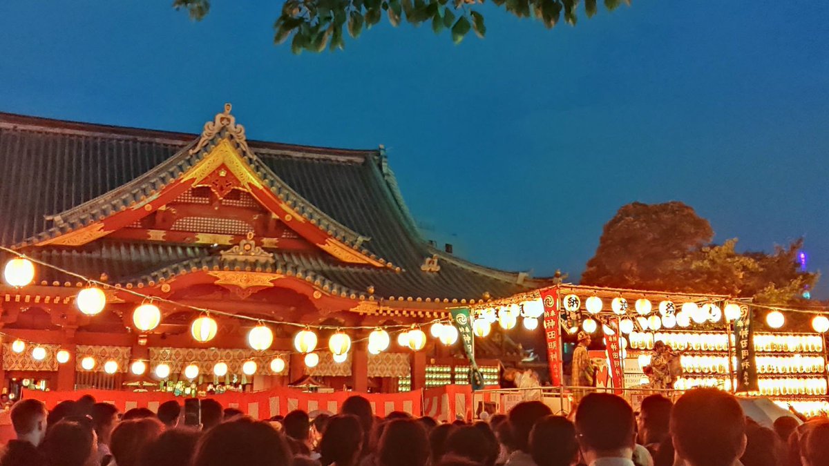 akiba_guide's tweet photo. 【神田明神 納涼祭 清掃ボランティアさん募集】
いよいよ今週末は神田明神さまの納涼祭り。氏子区域のひとつとして秋葉原清掃ボランティアでは、神社周辺〜秋葉原の清掃活動を実施させて頂きたいと思っております。

また今回初めて夕方〜夜にかけての清掃活動も実施してみます。
もしご参加可能な方がいらっしゃいましたらXのDMから「神田明神 納涼祭り清掃ボランティア参加」と下記の①〜④のうちご都合の良い時間をご連絡頂けましたら幸いです。

◆日時：8月8日(土) ※納涼祭 2日目
①17時30分〜18時30分(1時間)
②17時30分〜19時30分(2時間)

◆日時：8月9日(日) ※納涼祭 最終日
①14時30分〜15時30分(1時間)
②14時30分〜16時30分(2時間)

※2日続けてのご参加もお待ちしておりますが無理のない範囲でご検討下さい。
宜しくお願い致します。

※納涼祭り写真提供：シモンさん