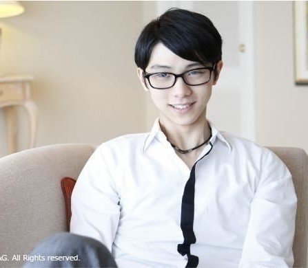 D0IEH0LIC's tweet photo. he was so happy to look like a nerd (complimentary) https://t.co/R3BH25XqT3