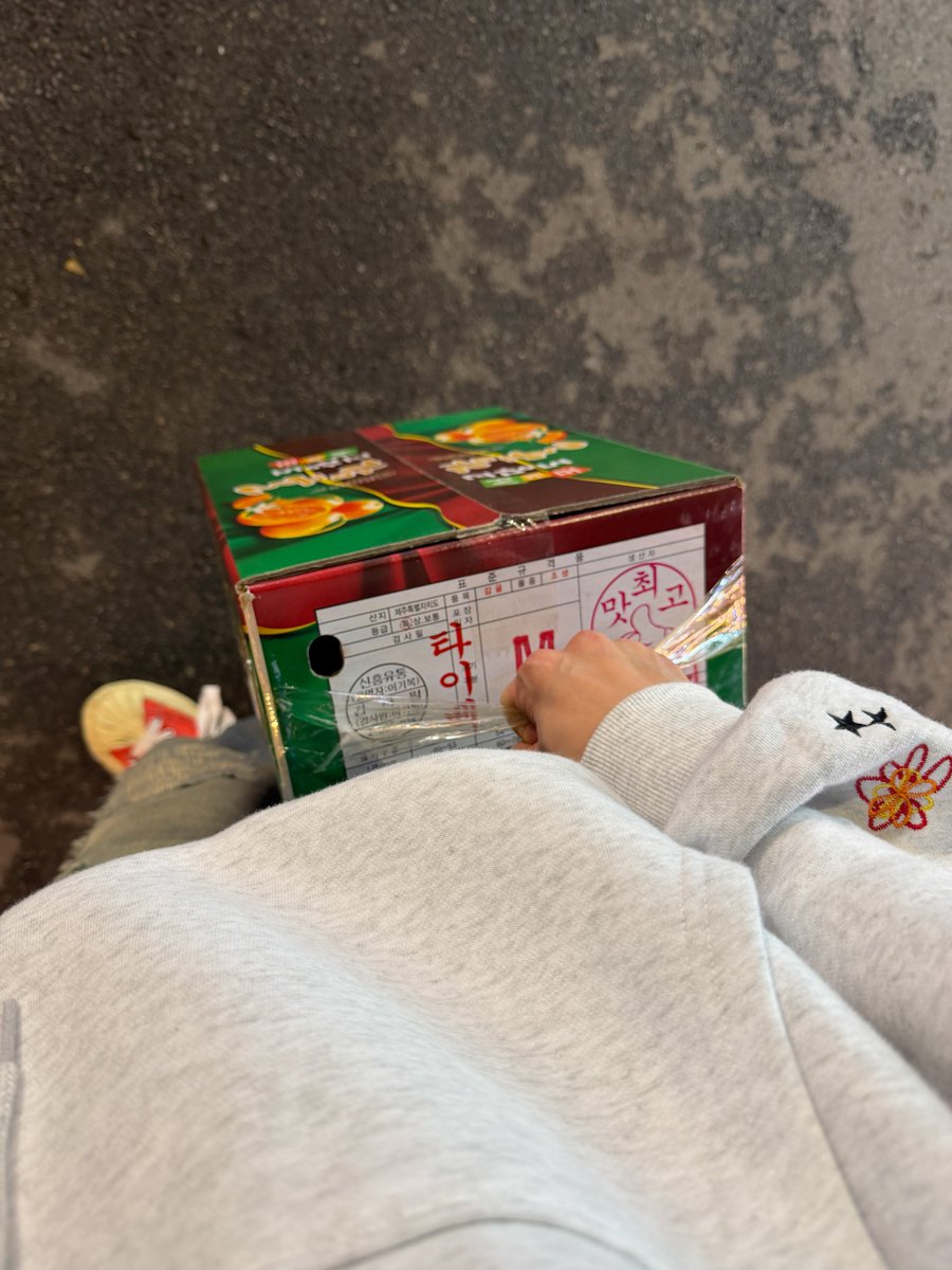 flowerfrog0311's tweet photo. 동화 뭐 하나 빠질때마다 대량구매하는 큰손인거 언제 안웃김 ㅋㅋㅋㅋㅋ https://t.co/mLvB7f5PXH